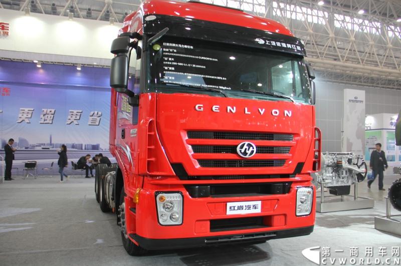 2013年10月30日，中国国际商用车展（CCVS）在武汉国际博览中心开幕，此次展会相比首届规模更大，覆盖B1-B5，A1-A3八个展区。相比首届，今年还增加了动态展示区，还有车试乘试驾，专用车功能演示等环节。一汽解放、东风商用车、重汽、福田、陕汽、江淮、上依红等厂商纷纷携旗下明星产品悉数亮相。图为红岩杰狮大马力牵引车480马力。