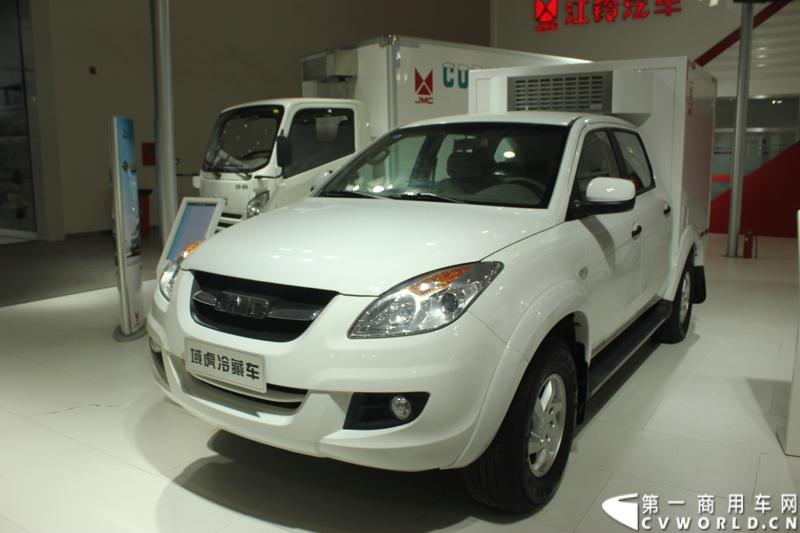 2013年10月30日，中国国际商用车展（CCVS）在武汉国际博览中心开幕，此次展会相比首届规模更大，覆盖B1-B5，A1-A3八个展区。相比首届，今年还增加了动态展示区，还有车试乘试驾，专用车功能演示等环节。一汽解放、东风商用车、重汽、福田、陕汽、江淮、上依红等厂商纷纷携旗下明星产品悉数亮相。图为江铃汽车家族。