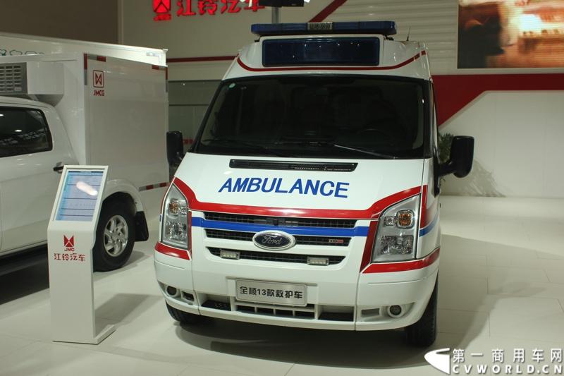 2013年10月30日，中国国际商用车展（CCVS）在武汉国际博览中心开幕，此次展会相比首届规模更大，覆盖B1-B5，A1-A3八个展区。相比首届，今年还增加了动态展示区，还有车试乘试驾，专用车功能演示等环节。一汽解放、东风商用车、重汽、福田、陕汽、江淮、上依红等厂商纷纷携旗下明星产品悉数亮相。图为江铃汽车家族。