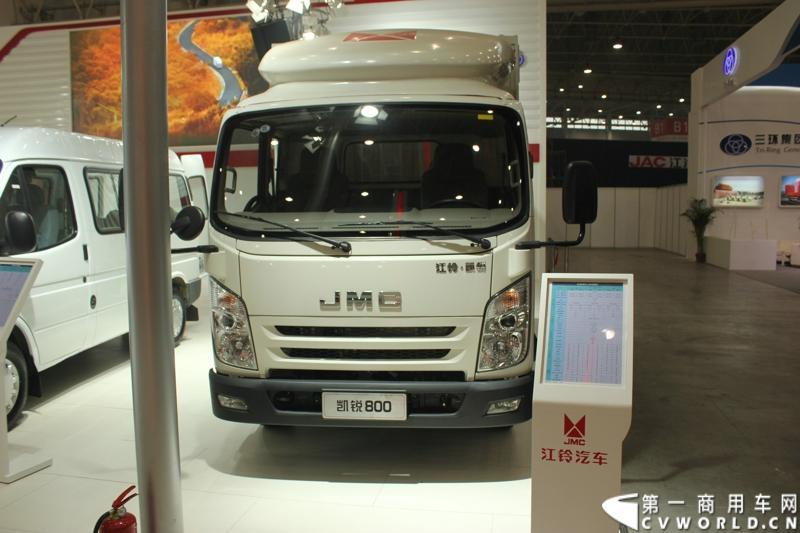 2013年10月30日，中国国际商用车展（CCVS）在武汉国际博览中心开幕，此次展会相比首届规模更大，覆盖B1-B5，A1-A3八个展区。相比首届，今年还增加了动态展示区，还有车试乘试驾，专用车功能演示等环节。一汽解放、东风商用车、重汽、福田、陕汽、江淮、上依红等厂商纷纷携旗下明星产品悉数亮相。图为江铃汽车家族。