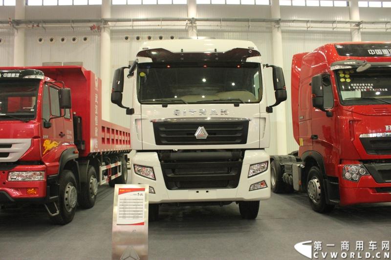 2013年10月30日，中国国际商用车展（CCVS）在武汉国际博览中心开幕，此次展会相比首届规模更大，覆盖B1-B5，A1-A3八个展区。相比首届，今年还增加了动态展示区，还有车试乘试驾，专用车功能演示等环节。一汽解放、东风商用车、重汽、福田、陕汽、江淮、上依红等厂商纷纷携旗下明星产品悉数亮相。图为重汽汕德卡C7H。