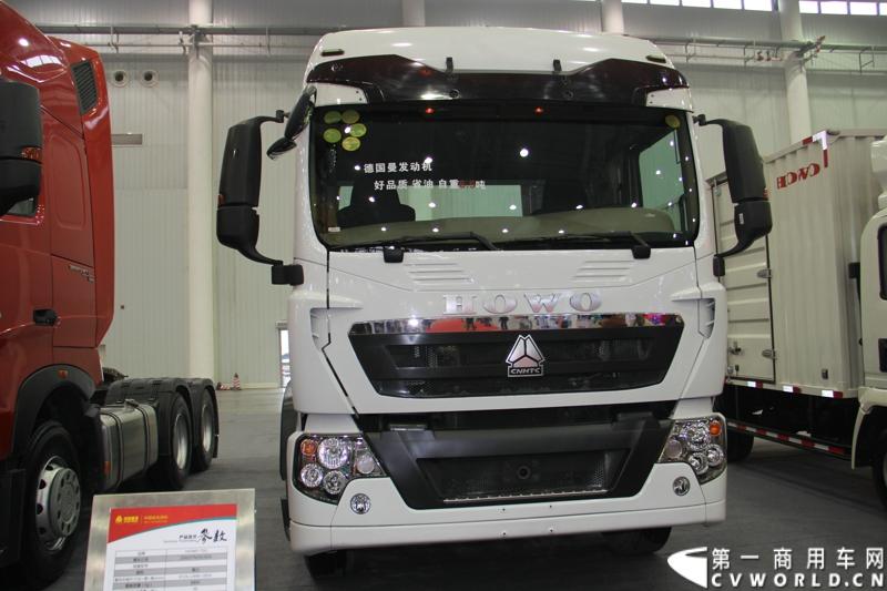 2013年10月30日，中国国际商用车展（CCVS）在武汉国际博览中心开幕，此次展会相比首届规模更大，覆盖B1-B5，A1-A3八个展区。相比首届，今年还增加了动态展示区，还有车试乘试驾，专用车功能演示等环节。一汽解放、东风商用车、重汽、福田、陕汽、江淮、上依红等厂商纷纷携旗下明星产品悉数亮相。图为重汽T5G 国四。