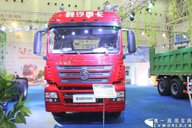 2013年10月30日，中国国际商用车展（CCVS）在武汉国际博览中心开幕，此次展会相比首届规模更大，覆盖B1-B5，A1-A3八个展区。相比首届，今年还增加了动态展示区，还有车试乘试驾，专用车功能演示等环节。一汽解放、东风商用车、重汽、福田、陕汽、江淮、上依红等厂商纷纷携旗下明星产品悉数亮相。图为陕汽新M3000柴油重卡。