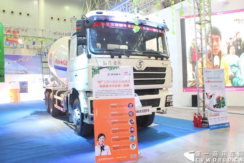 2013年10月30日，中国国际商用车展（CCVS）在武汉国际博览中心开幕，此次展会相比首届规模更大，覆盖B1-B5，A1-A3八个展区。相比首届，今年还增加了动态展示区，还有车试乘试驾，专用车功能演示等环节。一汽解放、东风商用车、重汽、福田、陕汽、江淮、上依红等厂商纷纷携旗下明星产品悉数亮相。图为陕汽F3000搅拌车。