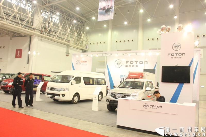 2013年10月30日，中国国际商用车展（CCVS）在武汉国际博览中心开幕，此次展会相比首届规模更大，覆盖B1-B5，A1-A3八个展区。相比首届，今年还增加了动态展示区，还有车试乘试驾，专用车功能演示等环节。一汽解放、东风商用车、重汽、福田、陕汽、江淮、上依红等厂商纷纷携旗下明星产品悉数亮相。图为福田汽车展台。