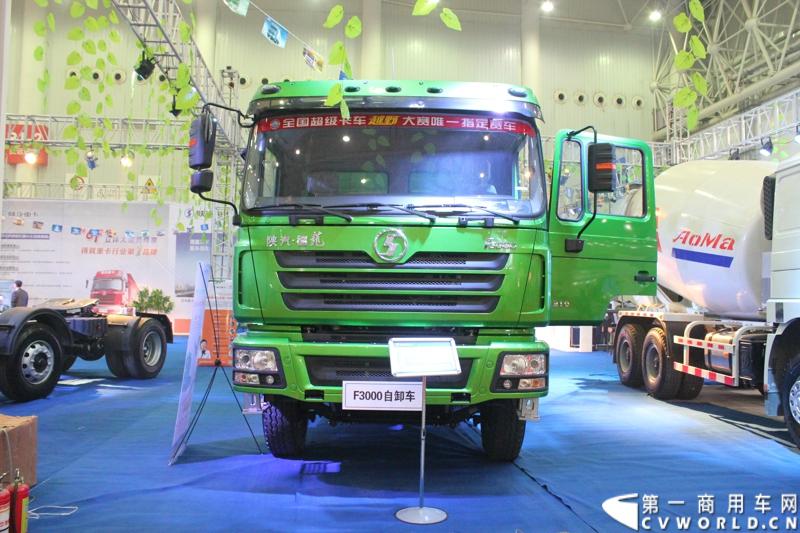 2013年10月30日，中国国际商用车展（CCVS）在武汉国际博览中心开幕，此次展会相比首届规模更大，覆盖B1-B5，A1-A3八个展区。相比首届，今年还增加了动态展示区，还有车试乘试驾，专用车功能演示等环节。一汽解放、东风商用车、重汽、福田、陕汽、江淮、上依红等厂商纷纷携旗下明星产品悉数亮相。图为陕汽F3000自卸车。