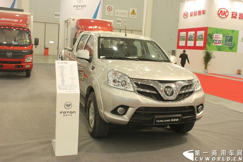 2013年10月30日，中国国际商用车展（CCVS）在武汉国际博览中心开幕，此次展会相比首届规模更大，覆盖B1-B5，A1-A3八个展区。相比首届，今年还增加了动态展示区，还有车试乘试驾，专用车功能演示等环节。一汽解放、东风商用车、重汽、福田、陕汽、江淮、上依红等厂商纷纷携旗下明星产品悉数亮相。图为福田拓陆者皮卡。