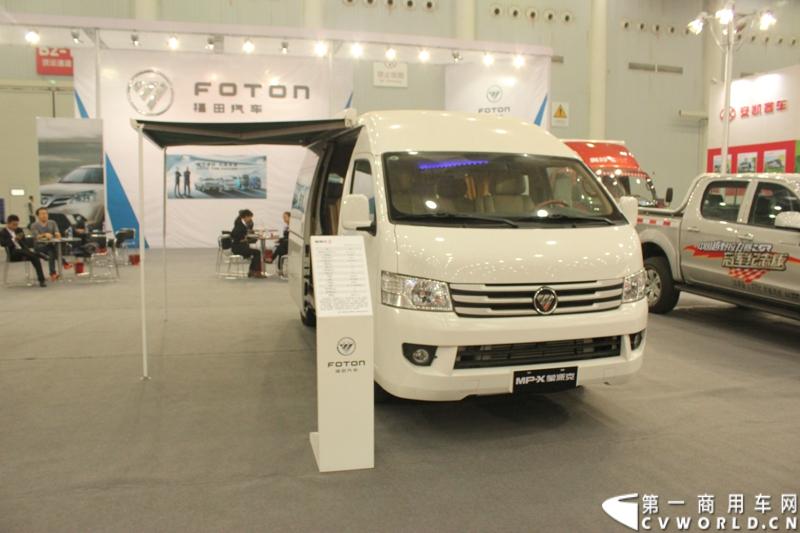 2013年10月30日，中国国际商用车展（CCVS）在武汉国际博览中心开幕，此次展会相比首届规模更大，覆盖B1-B5，A1-A3八个展区。相比首届，今年还增加了动态展示区，还有车试乘试驾，专用车功能演示等环节。一汽解放、东风商用车、重汽、福田、陕汽、江淮、上依红等厂商纷纷携旗下明星产品悉数亮相。图为福田拓陆者皮卡。