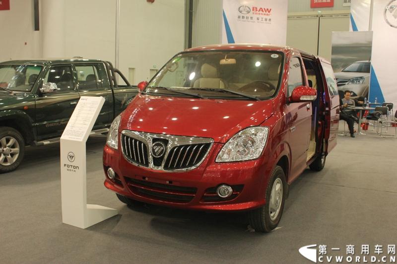 2013年10月30日，中国国际商用车展（CCVS）在武汉国际博览中心开幕，此次展会相比首届规模更大，覆盖B1-B5，A1-A3八个展区。相比首届，今年还增加了动态展示区，还有车试乘试驾，专用车功能演示等环节。一汽解放、东风商用车、重汽、福田、陕汽、江淮、上依红等厂商纷纷携旗下明星产品悉数亮相。图为福田蒙派克E级轻客。