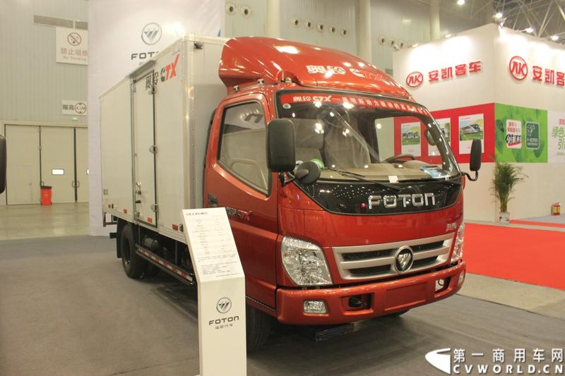 2013年10月30日，中国国际商用车展（CCVS）在武汉国际博览中心开幕，此次展会相比首届规模更大，覆盖B1-B5，A1-A3八个展区。相比首届，今年还增加了动态展示区，还有车试乘试驾，专用车功能演示等环节。一汽解放、东风商用车、重汽、福田、陕汽、江淮、上依红等厂商纷纷携旗下明星产品悉数亮相。图为福田奥铃中高端轻卡。