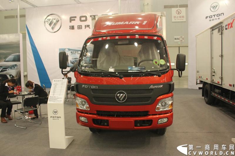 2013年10月30日，中国国际商用车展（CCVS）在武汉国际博览中心开幕，此次展会相比首届规模更大，覆盖B1-B5，A1-A3八个展区。相比首届，今年还增加了动态展示区，还有车试乘试驾，专用车功能演示等环节。一汽解放、东风商用车、重汽、福田、陕汽、江淮、上依红等厂商纷纷携旗下明星产品悉数亮相。图为福田欧马可高端轻卡。