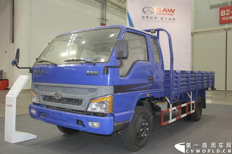 2013年10月30日，中国国际商用车展（CCVS）在武汉国际博览中心开幕，此次展会相比首届规模更大，覆盖B1-B5，A1-A3八个展区。相比首届，今年还增加了动态展示区，还有车试乘试驾，专用车功能演示等环节。一汽解放、东风商用车、重汽、福田、陕汽、江淮、上依红等厂商纷纷携旗下明星产品悉数亮相。图为旗铃轻卡。