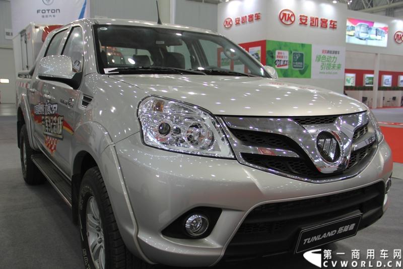 2013年10月30日，中国国际商用车展（CCVS）在武汉国际博览中心开幕，此次展会相比首届规模更大，覆盖B1-B5，A1-A3八个展区。相比首届，今年还增加了动态展示区，还有车试乘试驾，专用车功能演示等环节。一汽解放、东风商用车、重汽、福田、陕汽、江淮、上依红等厂商纷纷携旗下明星产品悉数亮相。图为拓路者皮卡。