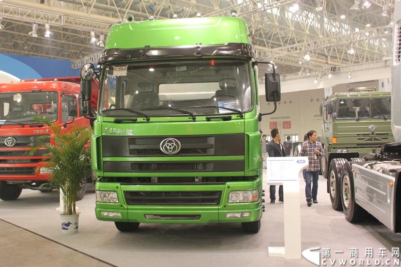 2013年10月30日，中国国际商用车展（CCVS）在武汉国际博览中心开幕，此次展会相比首届规模更大，覆盖B1-B5，A1-A3八个展区。相比首届，今年还增加了动态展示区，还有车试乘试驾，专用车功能演示等环节。一汽解放、东风商用车、重汽、福田、陕汽、江淮、上依红等厂商纷纷携旗下明星产品悉数亮相。图为三环专汽御龙T360重卡。
