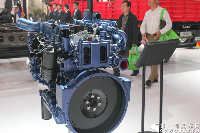 2013年10月30日，中国国际商用车展（CCVS）在武汉国际博览中心开幕，此次展会相比首届规模更大，覆盖B1-B5，A1-A3八个展区。相比首届，今年还增加了动态展示区，还有车试乘试驾，专用车功能演示等环节。一汽解放、东风商用车、重汽、福田、陕汽、江淮、上依红等厂商纷纷携旗下明星产品悉数亮相。图为江淮展位。