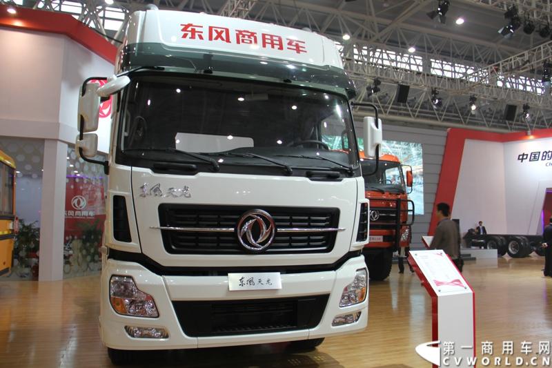2013年10月30日，中国国际商用车展（CCVS）在武汉国际博览中心开幕，此次展会相比首届规模更大，覆盖B1-B5，A1-A3八个展区。相比首届，今年还增加了动态展示区，还有车试乘试驾，专用车功能演示等环节。一汽解放、东风商用车、重汽、福田、陕汽、江淮、上依红等厂商纷纷携旗下明星产品悉数亮相。图为东风商用车家族。