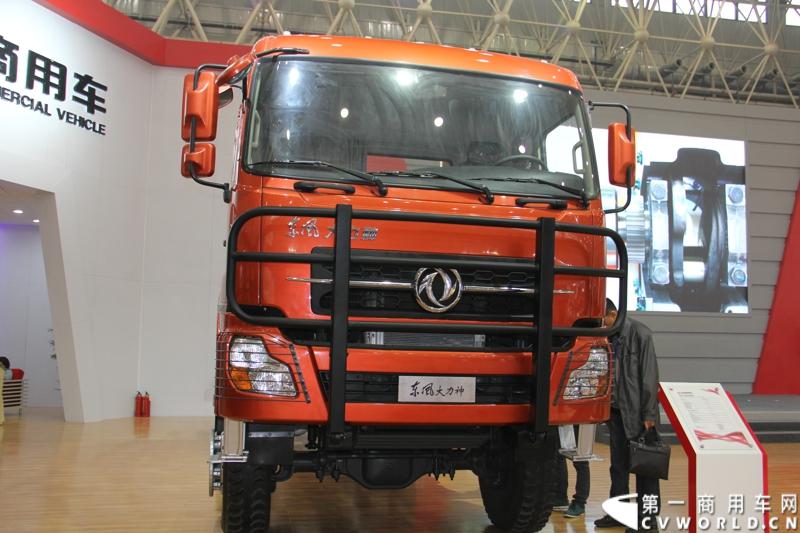 2013年10月30日，中国国际商用车展（CCVS）在武汉国际博览中心开幕，此次展会相比首届规模更大，覆盖B1-B5，A1-A3八个展区。相比首届，今年还增加了动态展示区，还有车试乘试驾，专用车功能演示等环节。一汽解放、东风商用车、重汽、福田、陕汽、江淮、上依红等厂商纷纷携旗下明星产品悉数亮相。图为东风商用车家族。