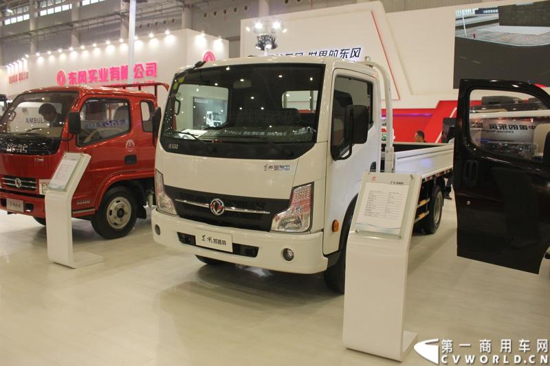 2013年10月30日，中国国际商用车展（CCVS）在武汉国际博览中心开幕，此次展会相比首届规模更大，覆盖B1-B5，A1-A3八个展区。相比首届，今年还增加了动态展示区，还有车试乘试驾，专用车功能演示等环节。一汽解放、东风商用车、重汽、福田、陕汽、江淮、上依红等厂商纷纷携旗下明星产品悉数亮相。图为东风凯普特高端轻卡。