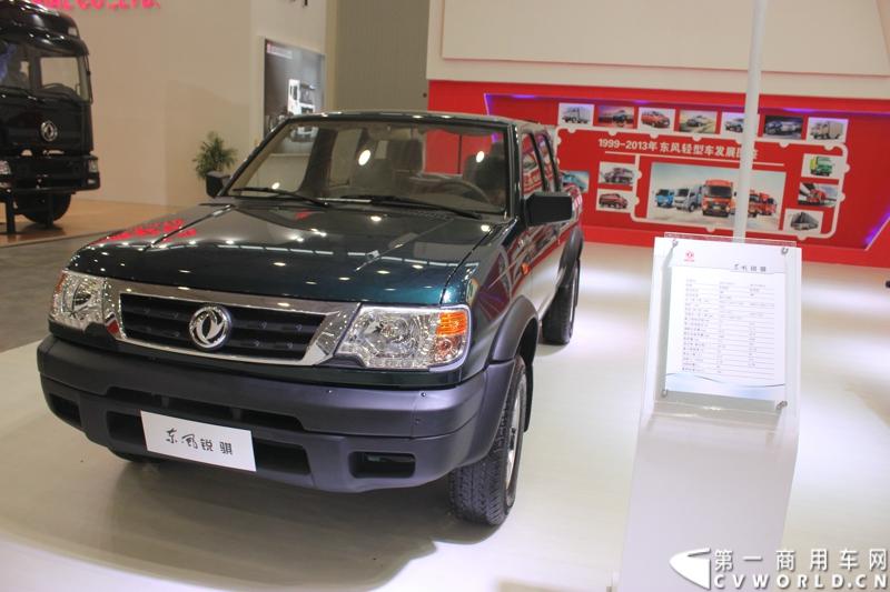 2013年10月30日，中国国际商用车展（CCVS）在武汉国际博览中心开幕，此次展会相比首届规模更大，覆盖B1-B5，A1-A3八个展区。相比首届，今年还增加了动态展示区，还有车试乘试驾，专用车功能演示等环节。一汽解放、东风商用车、重汽、福田、陕汽、江淮、上依红等厂商纷纷携旗下明星产品悉数亮相。图为东风锐骐皮卡。