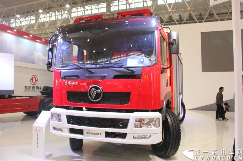 2013年10月30日，中国国际商用车展（CCVS）在武汉国际博览中心开幕，此次展会相比首届规模更大，覆盖B1-B5，A1-A3八个展区。相比首届，今年还增加了动态展示区，还有车试乘试驾，专用车功能演示等环节。一汽解放、东风商用车、重汽、福田、陕汽、江淮、上依红等厂商纷纷携旗下明星产品悉数亮相。图为东风四轮转向消防车底盘。