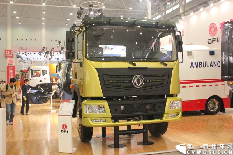 2013年10月30日，中国国际商用车展（CCVS）在武汉国际博览中心开幕，此次展会相比首届规模更大，覆盖B1-B5，A1-A3八个展区。相比首届，今年还增加了动态展示区，还有车试乘试驾，专用车功能演示等环节。一汽解放、东风商用车、重汽、福田、陕汽、江淮、上依红等厂商纷纷携旗下明星产品悉数亮相。图为东风（十堰）特种车公司驾驶室总成V。