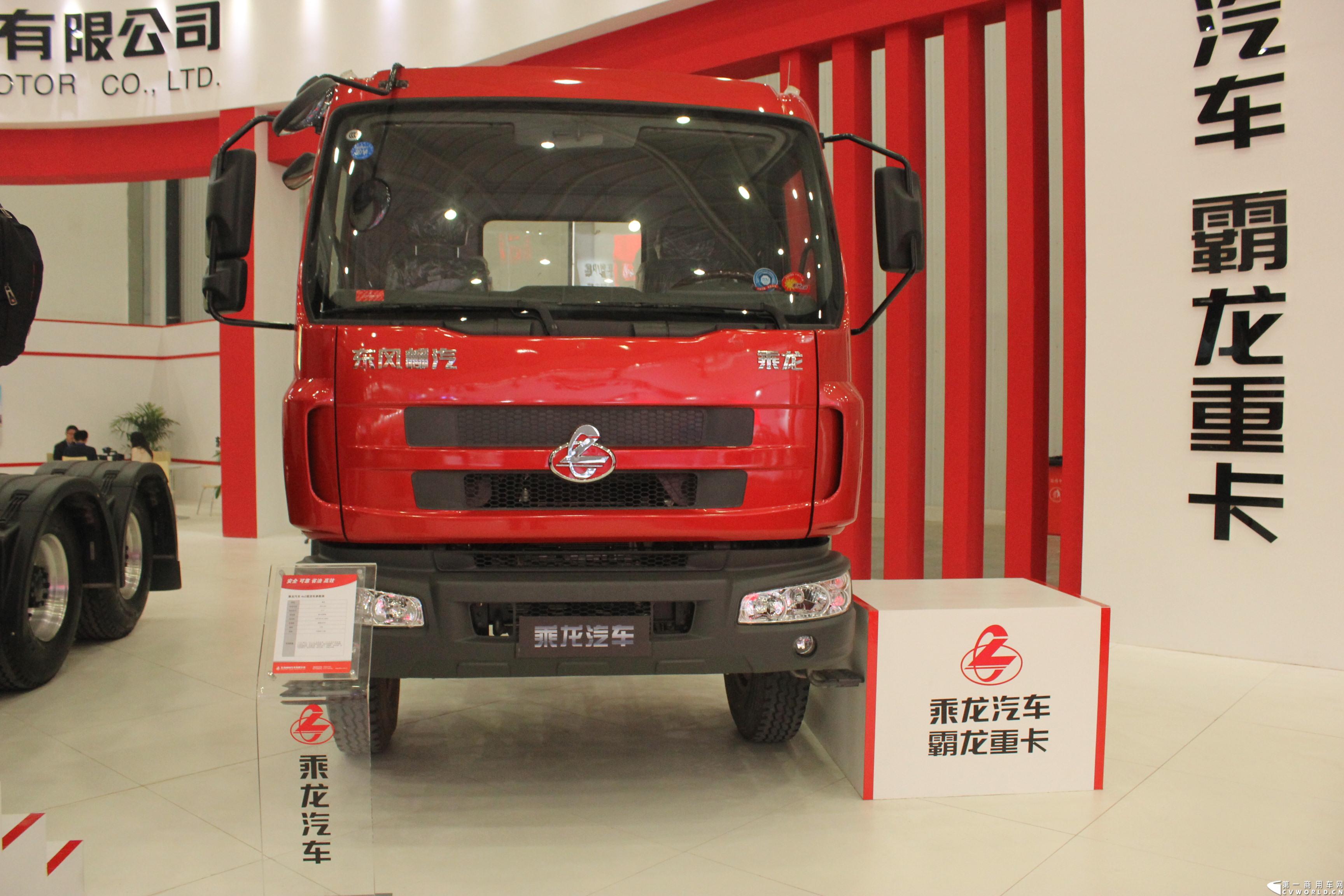 2013年10月30日，中国国际商用车展（CCVS）在武汉国际博览中心开幕，此次展会相比首届规模更大，覆盖B1-B5，A1-A3八个展区。相比首届，今年还增加了动态展示区，还有车试乘试驾，专用车功能演示等环节。一汽解放、东风商用车、重汽、福田、陕汽、江淮、上依红等厂商纷纷携旗下明星产品悉数亮相。图为东风柳汽乘龙中卡。