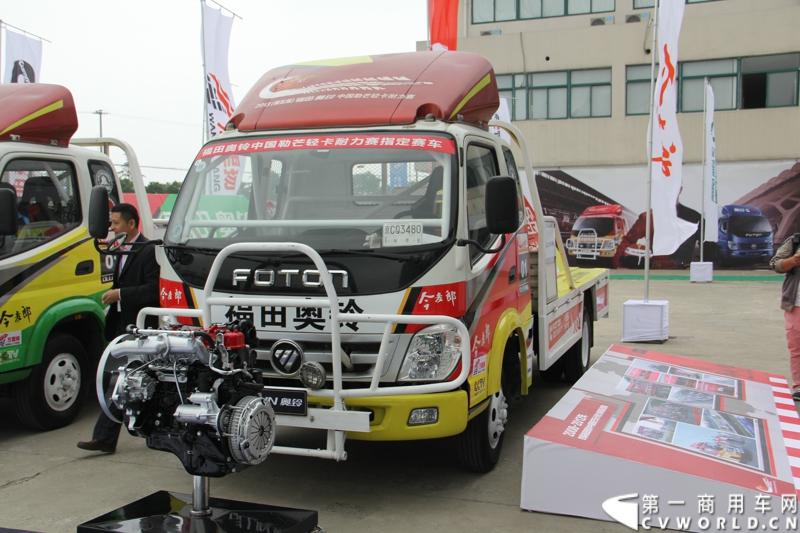 11月3日，2013（第五届）福田奥铃中国勒芒轻卡耐力赛全国总决赛在上海天马赛车场拉开终极对决的大幕。来自全国各大赛区的8支队伍上演了第五届勒芒的巅峰竞技，经过15个小时“换人不换车”的激烈角逐，来自吉林的吉林队以单圈1′42″825的优异成绩最终问鼎2013年福田奥铃中国勒芒赛全国总决赛冠军。图为比赛用车。