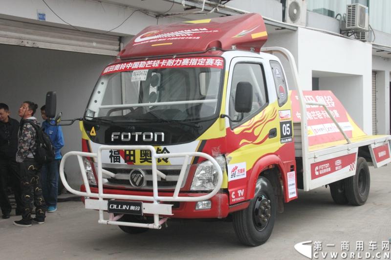 11月3日，2013（第五届）福田奥铃中国勒芒轻卡耐力赛全国总决赛在上海天马赛车场拉开终极对决的大幕。来自全国各大赛区的8支队伍上演了第五届勒芒的巅峰竞技，经过15个小时“换人不换车”的激烈角逐，来自吉林的吉林队以单圈1′42″825的优异成绩最终问鼎2013年福田奥铃中国勒芒赛全国总决赛冠军。图为比赛用车。