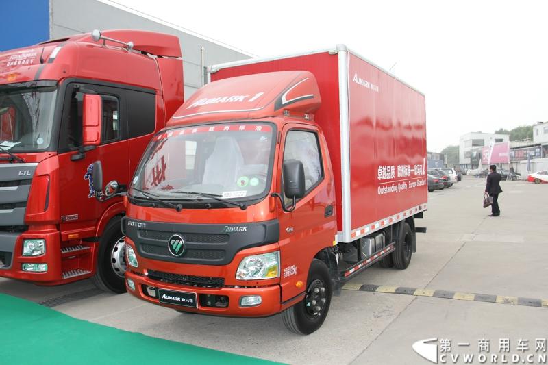 11月3日，2013（第五届）福田奥铃中国勒芒轻卡耐力赛全国总决赛在上海天马赛车场拉开终极对决的大幕。来自全国各大赛区的8支队伍上演了第五届勒芒的巅峰竞技，经过15个小时“换人不换车”的激烈角逐，来自吉林的吉林队以单圈1′42″825的优异成绩最终问鼎2013年福田奥铃中国勒芒赛全国总决赛冠军。图为福田欧马可展车。