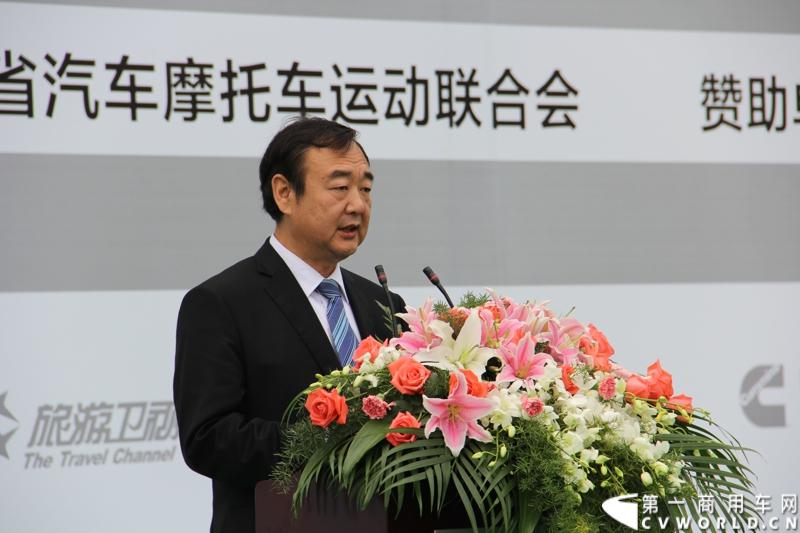 11月3日，2013（第五届）福田奥铃中国勒芒轻卡耐力赛全国总决赛在上海天马赛车场拉开终极对决的大幕。来自全国各大赛区的8支队伍上演了第五届勒芒的巅峰竞技，经过15个小时“换人不换车”的激烈角逐，来自吉林的吉林队以单圈1′42″825的优异成绩最终问鼎2013年福田奥铃中国勒芒赛全国总决赛冠军。图为福田汽车党委书记赵景光致辞。