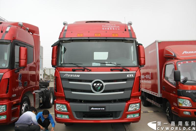 11月3日，2013（第五届）福田奥铃中国勒芒轻卡耐力赛全国总决赛在上海天马赛车场拉开终极对决的大幕。来自全国各大赛区的8支队伍上演了第五届勒芒的巅峰竞技，经过15个小时“换人不换车”的激烈角逐，来自吉林的吉林队以单圈1′42″825的优异成绩最终问鼎2013年福田奥铃中国勒芒赛全国总决赛冠军。图为福田欧曼展车。