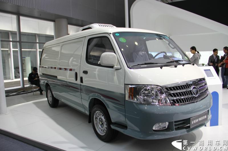 2013年11月21日，第十一届广州国际车展盛大开幕，福田汽车携旗下蒙派克S级、蒙派克E级、风景、拓陆者以及萨普征服者皮卡等7款重点产品亮相。车展现场，福田汽车正式发布2014新品路线图，同时现场揭晓了福田汽车南极品质之旅活动中“极地司机”和“极地梦想家”的最终名单。图为福田风景轻客。