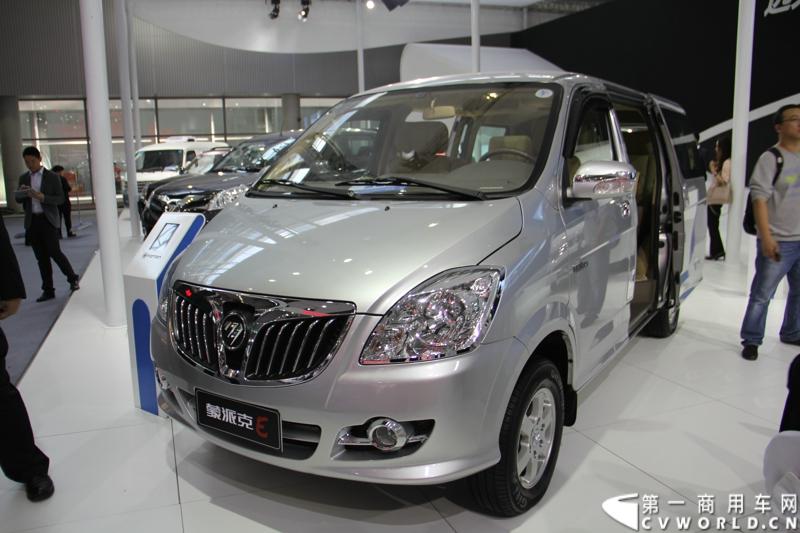 2013年11月21日，第十一届广州国际车展盛大开幕，福田汽车携旗下蒙派克S级、蒙派克E级、风景、拓陆者以及萨普征服者皮卡等7款重点产品亮相。车展现场，福田汽车正式发布2014新品路线图，同时现场揭晓了福田汽车南极品质之旅活动中“极地司机”和“极地梦想家”的最终名单。图为福田蒙派克E级。