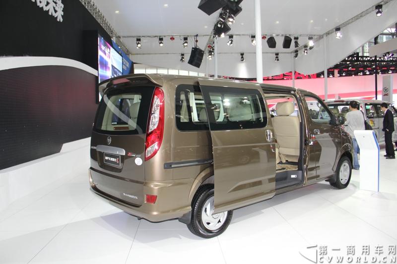 2013年11月21日，第十一届广州国际车展盛大开幕，福田汽车携旗下蒙派克S级、蒙派克E级、风景、拓陆者以及萨普征服者皮卡等7款重点产品亮相。车展现场，福田汽车正式发布2014新品路线图，同时现场揭晓了福田汽车南极品质之旅活动中“极地司机”和“极地梦想家”的最终名单。图为福田蒙派克E级。