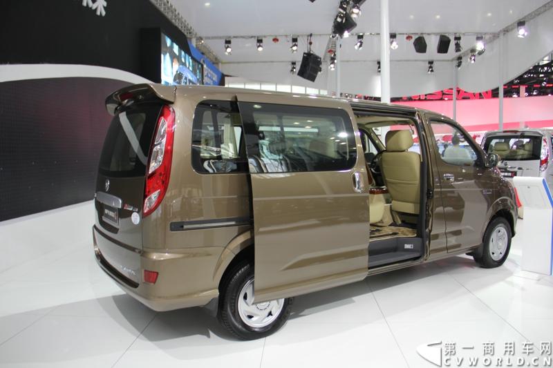 2013年11月21日，第十一届广州国际车展盛大开幕，福田汽车携旗下蒙派克S级、蒙派克E级、风景、拓陆者以及萨普征服者皮卡等7款重点产品亮相。车展现场，福田汽车正式发布2014新品路线图，同时现场揭晓了福田汽车南极品质之旅活动中“极地司机”和“极地梦想家”的最终名单。图为福田蒙派克E级。