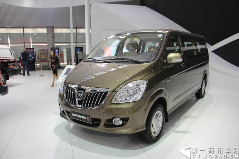 2013年11月21日，第十一届广州国际车展盛大开幕，福田汽车携旗下蒙派克S级、蒙派克E级、风景、拓陆者以及萨普征服者皮卡等7款重点产品亮相。车展现场，福田汽车正式发布2014新品路线图，同时现场揭晓了福田汽车南极品质之旅活动中“极地司机”和“极地梦想家”的最终名单。图为福田蒙派克E级。