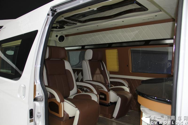 2013年11月21日，第十一届广州国际车展盛大开幕，福田汽车携旗下蒙派克S级、蒙派克E级、风景、拓陆者以及萨普征服者皮卡等7款重点产品亮相。车展现场，福田汽车正式发布2014新品路线图，同时现场揭晓了福田汽车南极品质之旅活动中“极地司机”和“极地梦想家”的最终名单。图为福田蒙派克S级 。