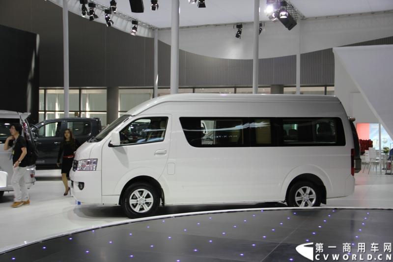 2013年11月21日，第十一届广州国际车展盛大开幕，福田汽车携旗下蒙派克S级、蒙派克E级、风景、拓陆者以及萨普征服者皮卡等7款重点产品亮相。车展现场，福田汽车正式发布2014新品路线图，同时现场揭晓了福田汽车南极品质之旅活动中“极地司机”和“极地梦想家”的最终名单。图为福田蒙派克S级 。