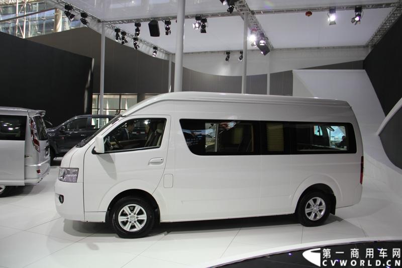 2013年11月21日，第十一届广州国际车展盛大开幕，福田汽车携旗下蒙派克S级、蒙派克E级、风景、拓陆者以及萨普征服者皮卡等7款重点产品亮相。车展现场，福田汽车正式发布2014新品路线图，同时现场揭晓了福田汽车南极品质之旅活动中“极地司机”和“极地梦想家”的最终名单。图为福田蒙派克S级 。