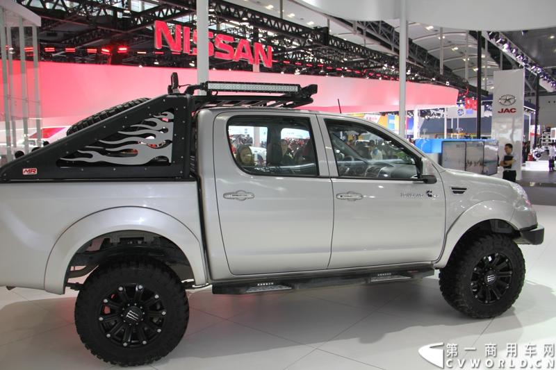 2013年11月21日，第十一届广州国际车展盛大开幕，福田汽车携旗下蒙派克S级、蒙派克E级、风景、拓陆者以及萨普征服者皮卡等7款重点产品亮相。车展现场，福田汽车正式发布2014新品路线图，同时现场揭晓了福田汽车南极品质之旅活动中“极地司机”和“极地梦想家”的最终名单。图为拓陆者高端皮卡 。