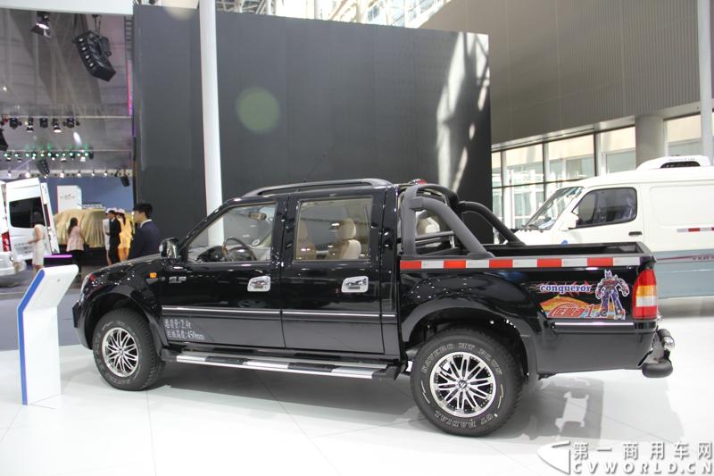 2013年11月21日，第十一届广州国际车展盛大开幕，福田汽车携旗下蒙派克S级、蒙派克E级、风景、拓陆者以及萨普征服者皮卡等7款重点产品亮相。车展现场，福田汽车正式发布2014新品路线图，同时现场揭晓了福田汽车南极品质之旅活动中“极地司机”和“极地梦想家”的最终名单。图为拓陆者高端皮卡 。