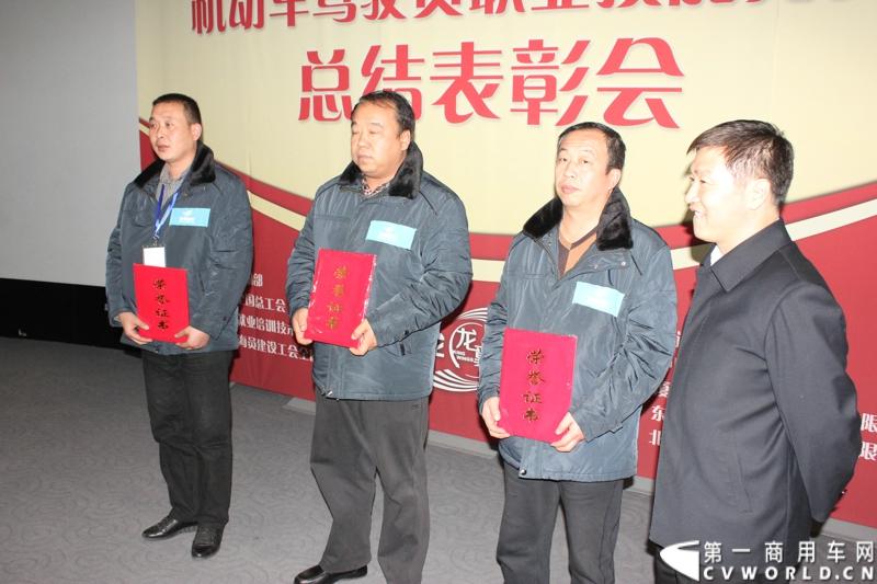 2013年11月25日到26日，全国交通运输行业“金龙龙翼杯”机动车驾驶员总决赛在北京举行。总决赛共迎来自全国26个省市50位驾驶精英进行了激烈角逐。最后安徽省合肥客运公司获得了大赛团体赛第一名以及来自安徽合肥客运公司的施健获得了个人赛第一名。