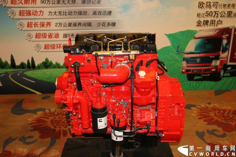 2013年12月7日，福田欧马可在山东潍坊举办以“一路相伴 畅享绿色生活”为主题的欧马可“退黄还绿”研讨会暨国V新品价值品鉴之旅活动，活动当天，欧马可国Ⅴ新品重装上市，体验营销活动更掀起价值风暴，使消费者充分领略了福田欧马可的品牌魅力。图为福田康明斯ISF2展示。