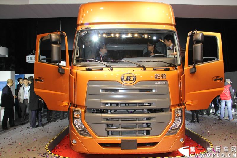 2013年12月10日，刚更名不久的东沃（杭州）卡车有限公司（前身为东风日产柴汽车有限公司），在杭州隆重向中国市场推出“UD酷腾”新款重型卡车。UD酷腾是东风汽车集团股份有限公司和沃尔沃集团强强联手，专为中国市场定制的中高端重卡。图为UD酷腾高顶双卧牵引车。