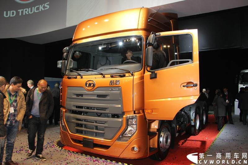 2013年12月10日，刚更名不久的东沃（杭州）卡车有限公司（前身为东风日产柴汽车有限公司），在杭州隆重向中国市场推出“UD酷腾”新款重型卡车。UD酷腾是东风汽车集团股份有限公司和沃尔沃集团强强联手，专为中国市场定制的中高端重卡。图为UD酷腾高顶双卧牵引车。