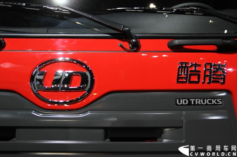 2013年12月10日，刚更名不久的东沃（杭州）卡车有限公司（前身为东风日产柴汽车有限公司），在杭州隆重向中国市场推出“UD酷腾”新款重型卡车。UD酷腾是东风汽车集团股份有限公司和沃尔沃集团强强联手，专为中国市场定制的中高端重卡。图为UD酷腾平顶牵引车。