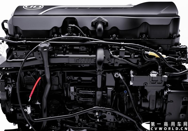 2013年12月10日，刚更名不久的东沃（杭州）卡车有限公司（前身为东风日产柴汽车有限公司），在杭州隆重向中国市场推出“UD酷腾”新款重型卡车。UD酷腾是东风汽车集团股份有限公司和沃尔沃集团强强联手，专为中国市场定制的中高端重卡。图为发动机。