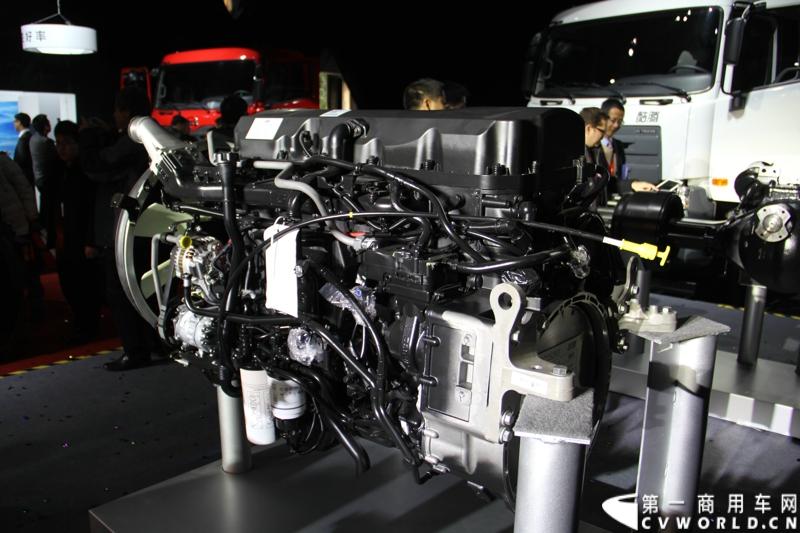 2013年12月10日，刚更名不久的东沃（杭州）卡车有限公司（前身为东风日产柴汽车有限公司），在杭州隆重向中国市场推出“UD酷腾”新款重型卡车。UD酷腾是东风汽车集团股份有限公司和沃尔沃集团强强联手，专为中国市场定制的中高端重卡。图为酷腾11L原装发动机。