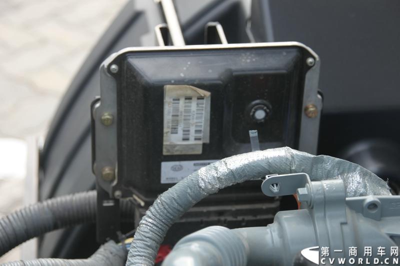 12月9日，在一汽通用轻型商用汽车有限公司领导、广东经销商、用户以及媒体共同见证下，高端轻卡解放F330速豹在深圳亮相。12月10日，一汽通用举行了F330试乘试驾会，高安全、高舒适、高可靠、低油耗加上完美的技术匹配让F330赢得了经销商和用户的认可。图为试乘试驾会现场的解放F330速豹。