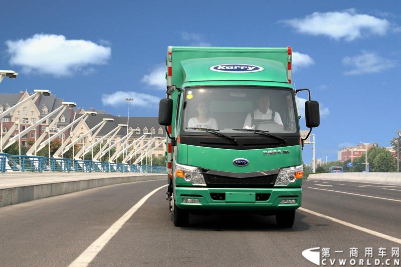 2013年12月13日，以“闯天地，立格局”为主题的开瑞绿卡2014商务年会在成都召开。奇瑞汽车公司领导、开瑞绿卡公司领导及来自全国各地的绿卡经销商、服务商、大客户专用车合作伙伴及部分媒体参加了会议。当日上午，开瑞绿卡2014全系新品亮相。